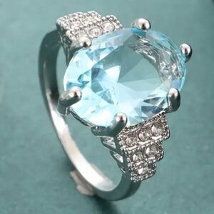 Elegant light blue crystal ring sz 10